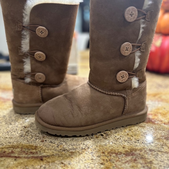 Ugh Kid’s  Bailey Button Triplet 1962 size 4 - Picture 2 of 4